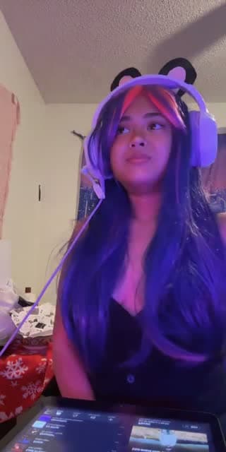 @theyluvvbatz TikTok live stream