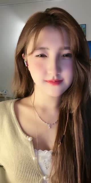 @_yerinn.11_ TikTok live stream