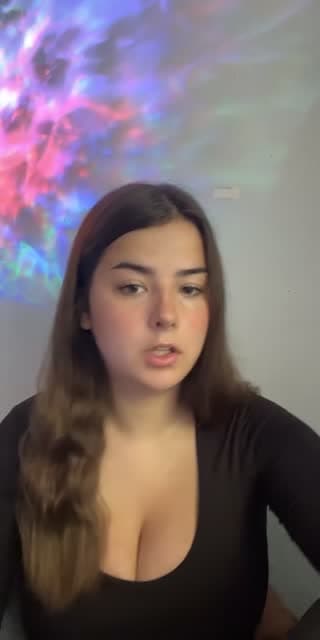 TikTok live: Chill 😎😝 by @_ruth_kimberly_