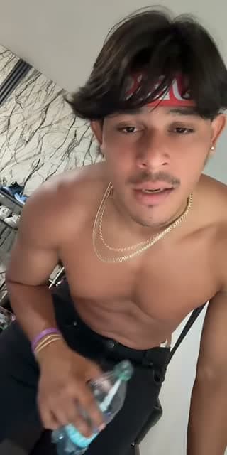 @andradelli TikTok live stream