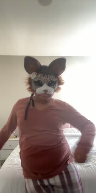 TikTok live: Mukbang by @spiritw1ngs