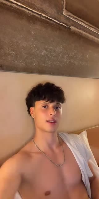 TikTok live: Charlita by @kingsantossz