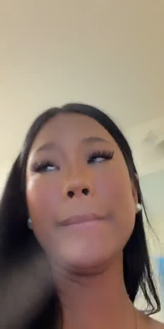 TikTok live: GRWM! by @1uvdoris
