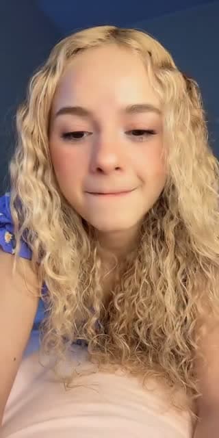 TikTok live: Hey guys 🇧🇷🇺🇸 by @tays_lane_