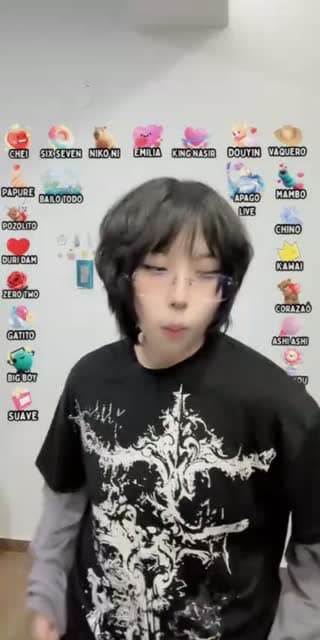 TikTok live: Bailes ^^ by @yoinngg