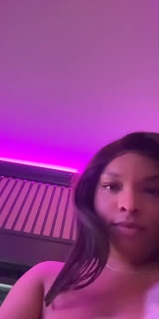 @dessssslove TikTok live stream