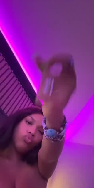 @dessssslove TikTok live stream