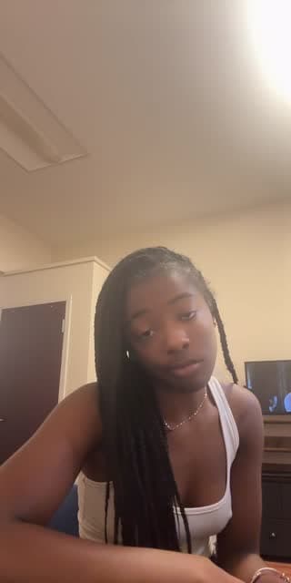 TikTok live: 18+ by @earth2.._coco
