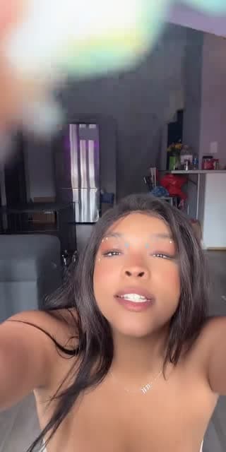 @dessssslove TikTok live stream