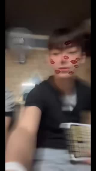 TikTok live: 다 들어오세요 by @mznxu.__
