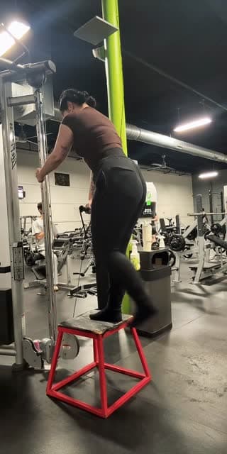 TikTok live: it’s gym time 🍑✨ by @em.236