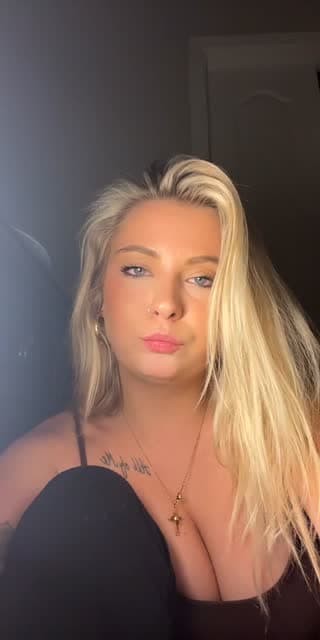 @reaganhunsucker4 TikTok live stream