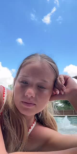 TikTok live: Hi by @avalovesfrosting