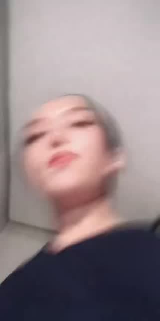 TikTok live: Bismillah rezeki dde utun by @bundafamel3