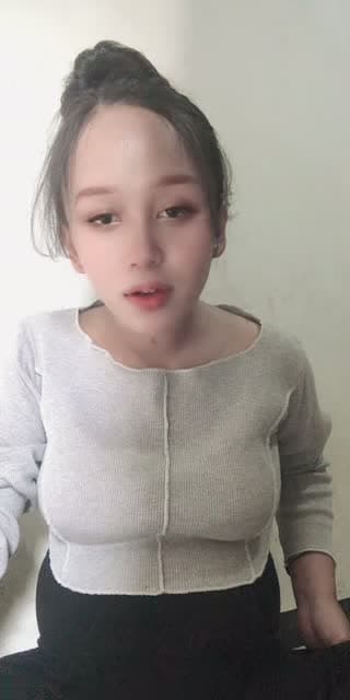 TikTok live: Bismillah rezeki dde utun by @bundafamel3