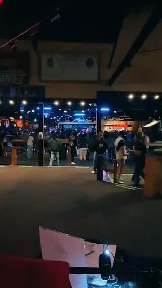 @8secondssaloon TikTok live stream