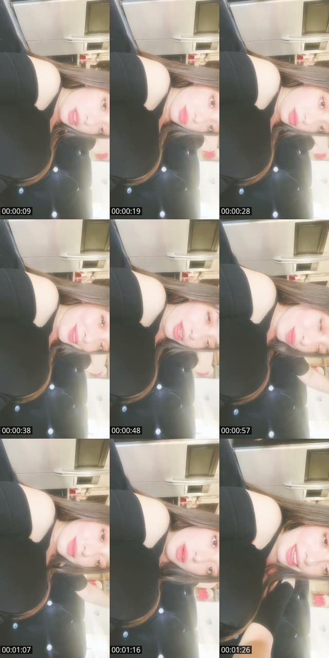 TikTok live: 👋🏻 by @britneygonzalezur