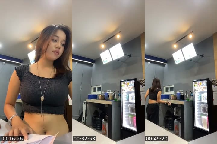 @lea31027 TikTok live stream