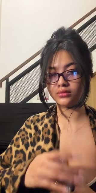 @holymolysely TikTok live stream
